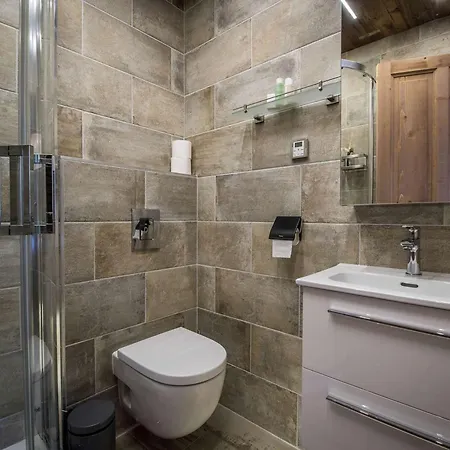 Apartment Chalet 50m2 Pour 4 A 1850 - Centre, Proche Pistes Et Remontees, Wifi - Fr-1-631-214