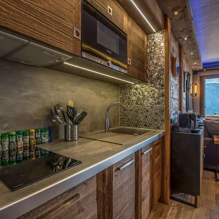 Apartment Chalet 50m2 Pour 4 A 1850 - Centre, Proche Pistes Et Remontees, Wifi - Fr-1-631-214 Courchevel
